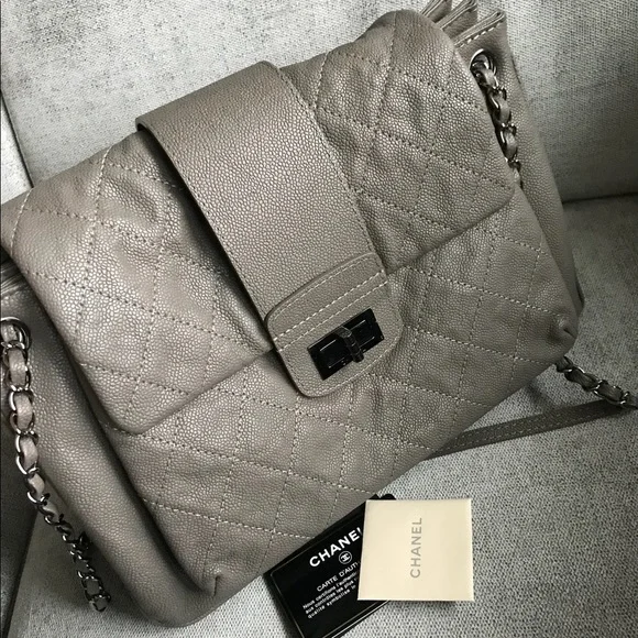 Chanel shoulder bag in grey caviar - Picture 2 of 16